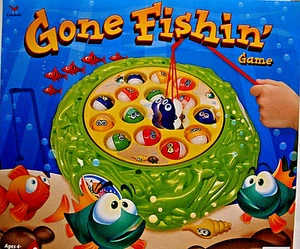 JUEGO CARDINAL KIDS GONE FISHIN’, JUEGO DE PESCA ELECTRÓNICA, CON ESTANQUE, PECES Y BASTONES, NUEVO - Imagen 1 de 7