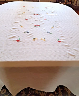 Nappe en damassé brodée de fleurs - monogrammée .B.C  - 230 cm x 160 cm - Photo 1/4
