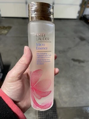 Loción Tratamiento Activador de la Piel Estee Lauder Micro Essence Fresh Sakura 6.7 OZ Foto 1 de 4