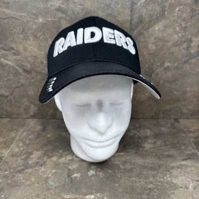 Gorra Las Vegas Raiders New Era 39THIRTY NFL Flex Negra Talla Pequeña/Mediana Pelota Foto 1 de 4