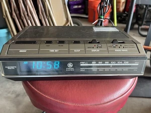 Radio Reloj Digital GE De Colección 7-4642B AM/FM Alarma General Electric Funciona Probado - Imagen 1 de 9