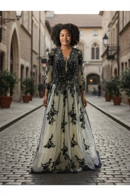 Vestido de novia gótico negro y crema manga 3/4 cuello en V apliques de encaje Foto 1 de 4