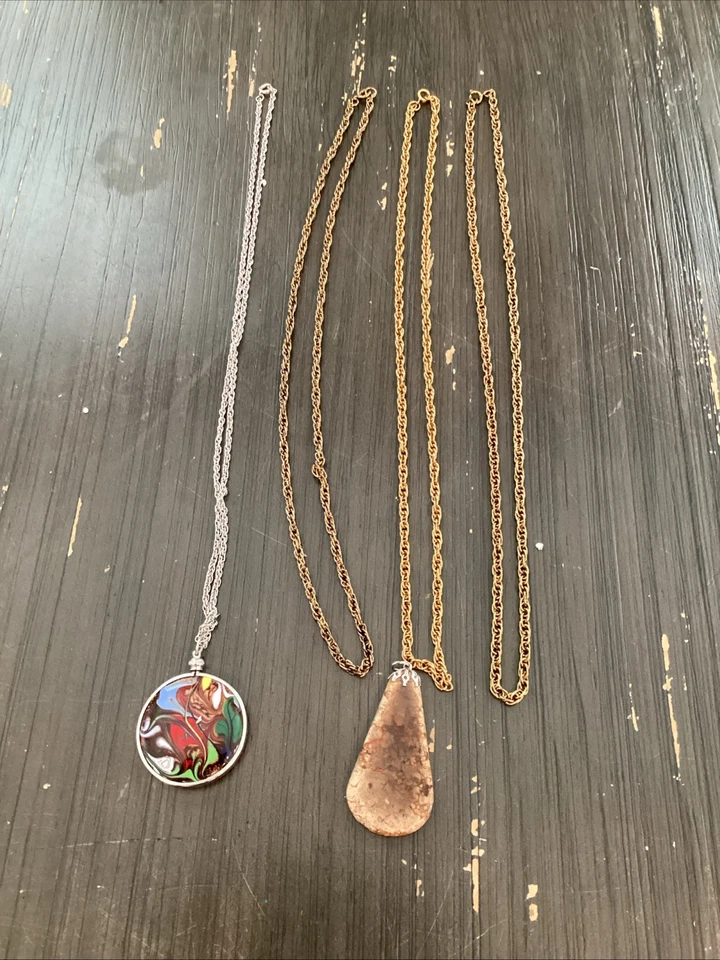 MULTI-COLORED NECKLACE PLATED LOT - Image 1 of 4