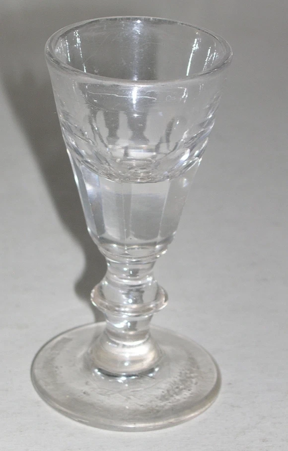Ancien VERRE  BISTROT 1900'  : VERRE à LIQUEUR avec facettes - Modèle 8 - Photo 1/1