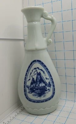 1963 DELFT BLUE JIM BEAM DECANTER BOTTLE D-334 VINTAGE WINDMILL SHIPS WHITE SAIL - Image 1 of 4