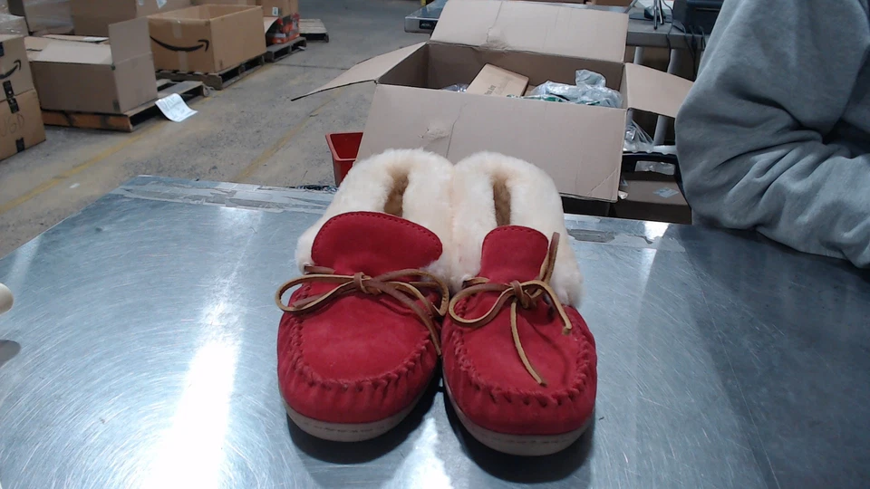 Usado Como Nuevo_Minnetonka Mujer Alpino Piel de Oveja Mocasín Rojo Talla 9_Rojo_Talla 9 Foto 1 de 4