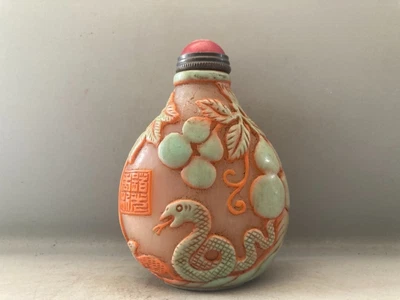 Botella de tabaco de vidrio hecha a mano de 2,95" de la dinastía Qing para anidar serpientes y grillos Foto 1 de 4