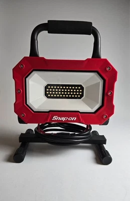 Snap-on 2000 Lumens LED Work Light Model 692404 - Image 1 of 4
