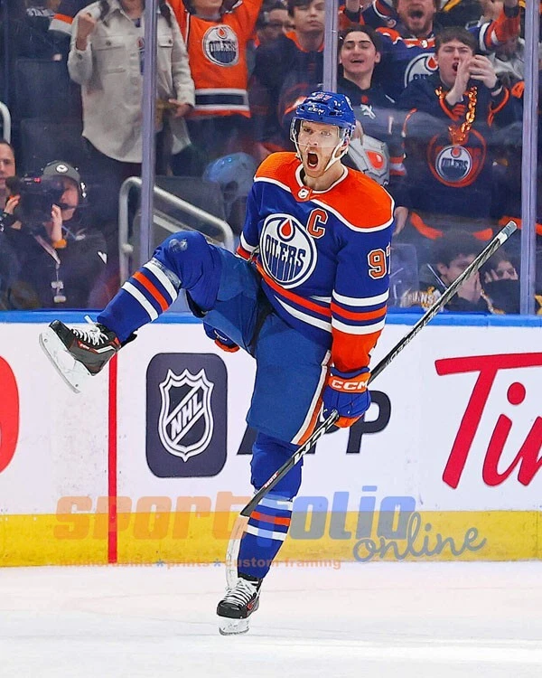Edmonton Oilers CONNOR MCDAVID Glossy 8x10 Photo NHL Hockey Print Poster - Image 1 of 1