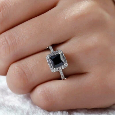 Anillo de compromiso de oro blanco sólido de 14 k con halo de diamantes talla princesa de 2,10 quilates Foto 1 de 4