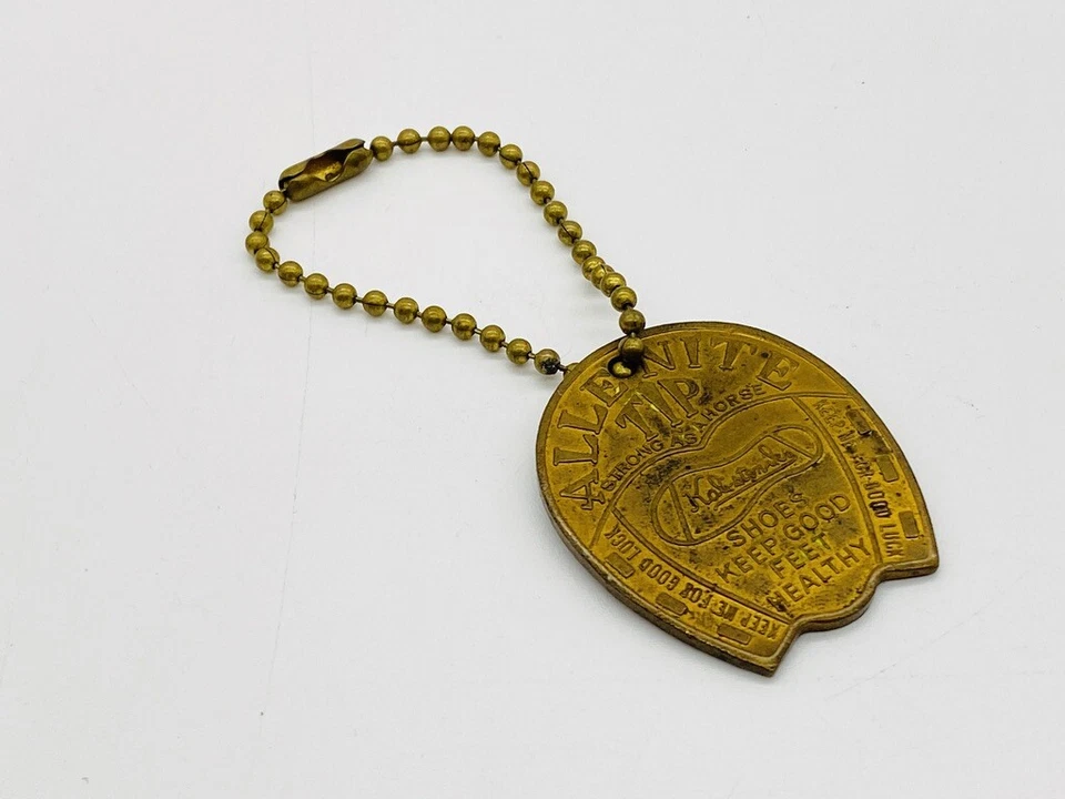 Zapatos con punta de allenita llavero vintage mantener buenos pies sanos fuerte herradura encanto  Foto 1 de 3