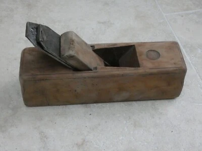 Rabot  de 44 mm PEUGEOT FRERES, outil ancien de menuisier ébéniste - Photo 1/4
