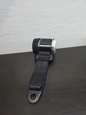 Correa de cinturón de seguridad Ford Fiesta retractor lado izquierdo trasero conductor 2016-2018  Foto 1 de 3