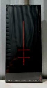 Marilyn Manson -One Assassination Under God: (Chapter 1) Longbox +Button/Sticker - Picture 1 of 5
