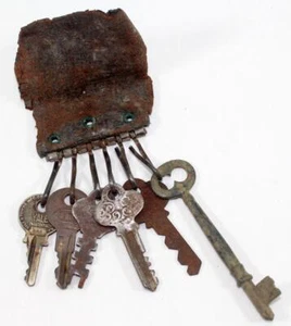 Vintage Patent 1918 Key Pockit Key Holder w/ 5 Antique Keys ~ Skeketon,Yale,Keil - Picture 1 of 5