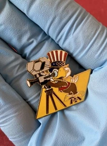 Vintage 1984 Olympics Media Brooch Pin - Sam Olympic Eagle Mascot With Camera - Picture 1 of 2
