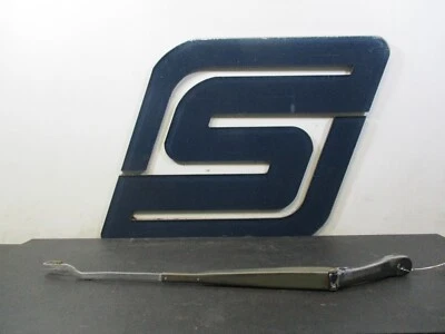 Mitsubishi 3000GT 1999 - lado del pasajero - brazo limpiaparabrisas delantero (defecto: pintura desvanecida) Foto 1 de 4