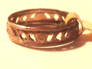 ANELLO DA SPOSA VINTAGE ANNI 40 - 50 UNCAS CUORI RODIATO SU ARGENTO STERLING MISURA 6,25 - Foto 1 di 3