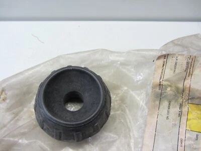 Vintage Genuine Volkswagen Audi Strut Mount, 321 512 333 Foto 1 de 4