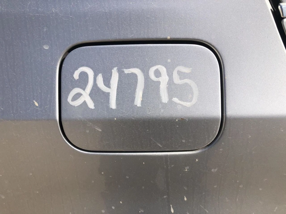 2007 BMW 530I usado OEM porta de combustível metal brilhante 169K milhas fácil instalação - Imagem 1 de 1