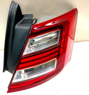 Luz trasera Ford Taurus 2013-2019 pasajero lado derecho LED OEM Foto 1 de 4