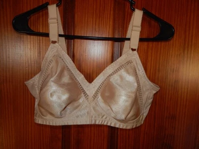 PLAYTEX EVERYDAY BASICS BEIGE WIRELESS BRA, CLOTH LINING, SIZE 38 C, 5204, NWOT - Image 1 of 3