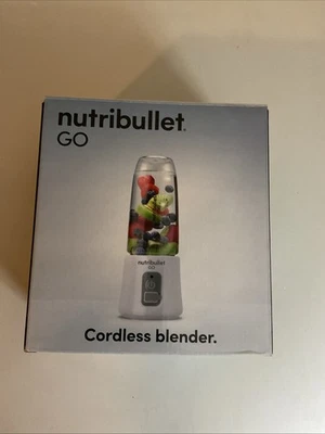 Licuadora portátil NutriBullet GO - inalámbrica con taza, tapa y tapa de 13 oz Foto 1 de 3