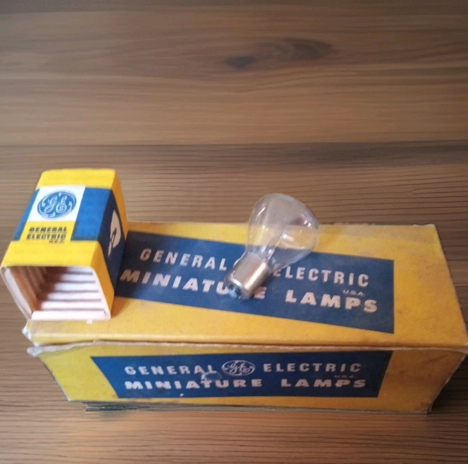 Vtg 10 GE Lamps # 1195 12v Bulb USA Miniature Advertising Nos General Electric - Image 1 of 4