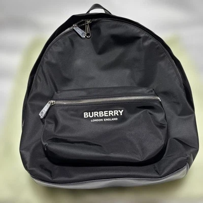 Mochila BURBERRY Nylon Negra Correas Ajustables Doble Cremallera Usada Foto 1 de 4
