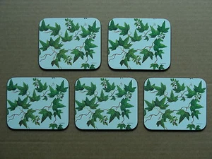 (JUEGO DE 5) DISEÑO IMPORTACIONES LTD 1991 HOJAS Y BAYAS MONTAÑAS RUSAS CON BASES DE CORCHO - Imagen 1 de 4