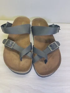 WHITE MOUNTAIN Gracie Black Leather Toe Thong Sandals Silver Buckles Sz 7 - Picture 1 of 4
