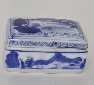 "Caja vintage de porcelana azul y blanco con tapa paisaje asiático pintada a mano 4""" Foto 1 de 4