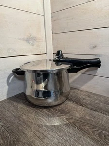Presto 100° Anniversario 6 Qt. Pentola a pressione in acciaio inox # 0136705 mai usata - Foto 1 di 7
