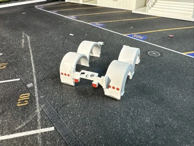 DCP 1/64 PETERBILT 359/379/389 WHITE SHOW REAR FENDERS - Image 1 of 4