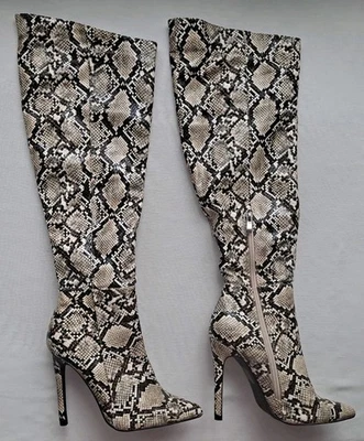 BOTAS ALTAS PRETTILITTLETHING PIEL DE SERPIENTE IMITACIÓN CUERO TALLA 5 PUNTERA MARRÓN  Foto 1 de 4