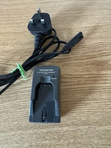 Cargador de batería de iones de litio genuino Olympus Li-10C y cable de red de 3 pines probado - Imagen 1 de 3