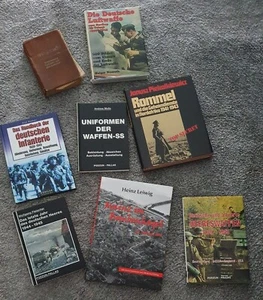 aus Nachlass Bücher Konvolut WH LW   xy Ausrüstung Uniformen Orden Waffen - Bild 1 von 24