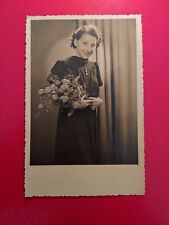 Altes Foto AK antik Mädchen Girl nice dress flowers Mode Beauty old Photo 1941