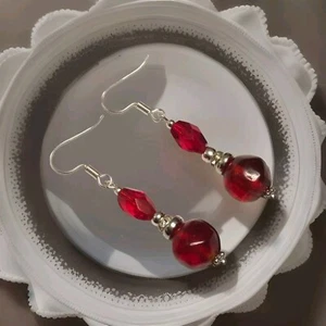 Beautiful Vintage Style RED Glass EARRINGS In Silver Plate.drop Dangle - Picture 1 of 12