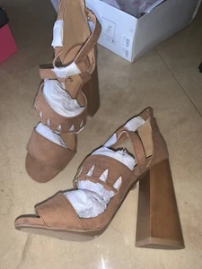 Qupid Women's BOOGIE-04 Sandal - Camel Suede Pu - Size 6.5 - Picture 1 of 5