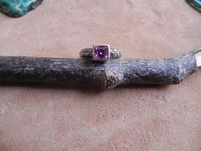 Anillo de diseño de círculos de plata esterlina .925 de kuncita rosa talla 6 de Sadye L. Vassil Foto 1 de 4