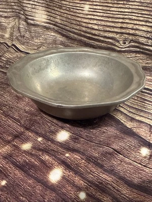 Plato para servir Wilton Armetale EE. UU. McMlxxiii número romano 1973 peltre vintage Foto 1 de 4