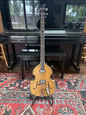 Bajo semi-cuerpo hueco de Alemania Oriental Perlgold años 60 Foto 1 de 4