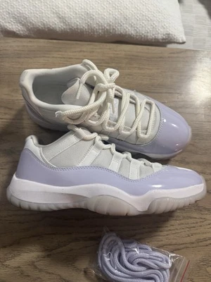 Air Jordan 11 Retro Bajo Violeta Puro Para Mujer Talla 7.5W Foto 1 de 4