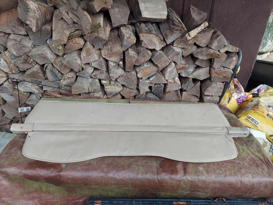 Ford Escort Wagon—Retractable Rear Cargo Shade Pull Cover Foto 1 de 4