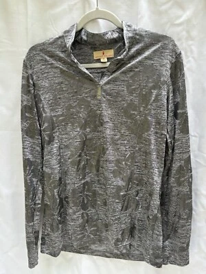 Pullover deportivo Haley para mujer de rendimiento de golf metálico estampado hawaiano mediano Foto 1 de 4