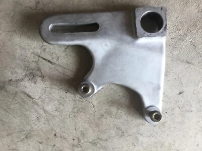 Suporte de montagem de pinça de freio traseiro 2003 Ducati ST4-S FABRICANTE DE EQUIPAMENTO ORIGINAL. - Imagem 1 de 3