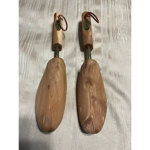Thieves Market Shoe Tree Pair Size M Wood Form - Picture 1 of 8