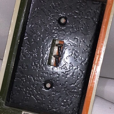 Placa de pared estilo decorador de lujo antigua hierro forjado 1961 campana eléctrica nueva de stock Foto 1 de 4