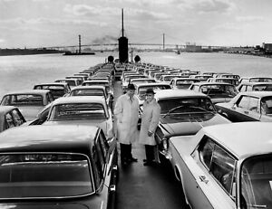 1963 Chryslers on Barge coming up Hudson River Triboro Bridge 8 x 10 photographie